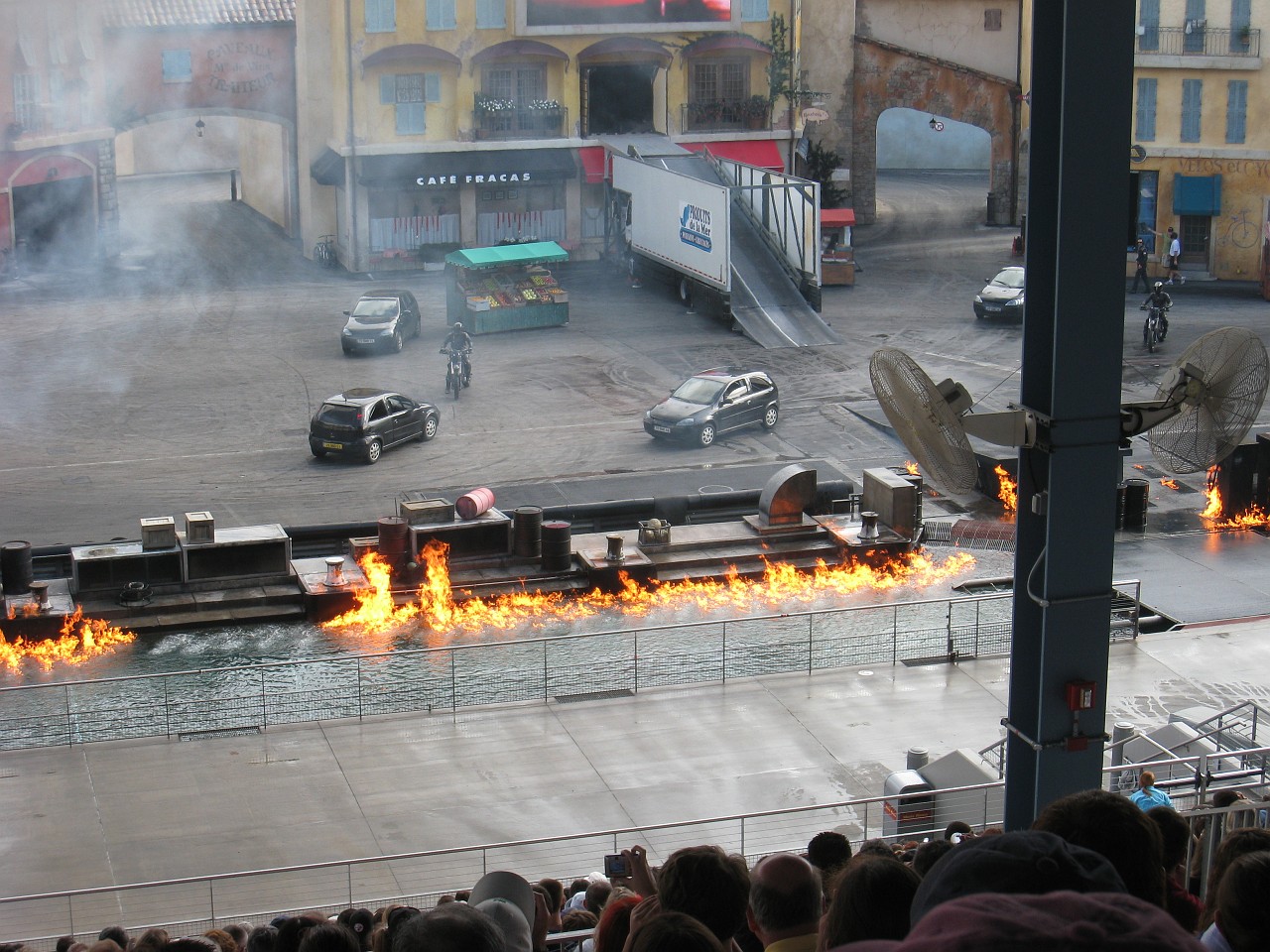 Vacation 2007-12 - Beaches Disney Hotels 0742.jpg - On the 2007-08 Florida vacation we visited beaches from Fort Myers to Sanibel Island sampling local food along the way. Green water and white sugar beaches! Arriving at Disney World we visited several of the theme resorts.